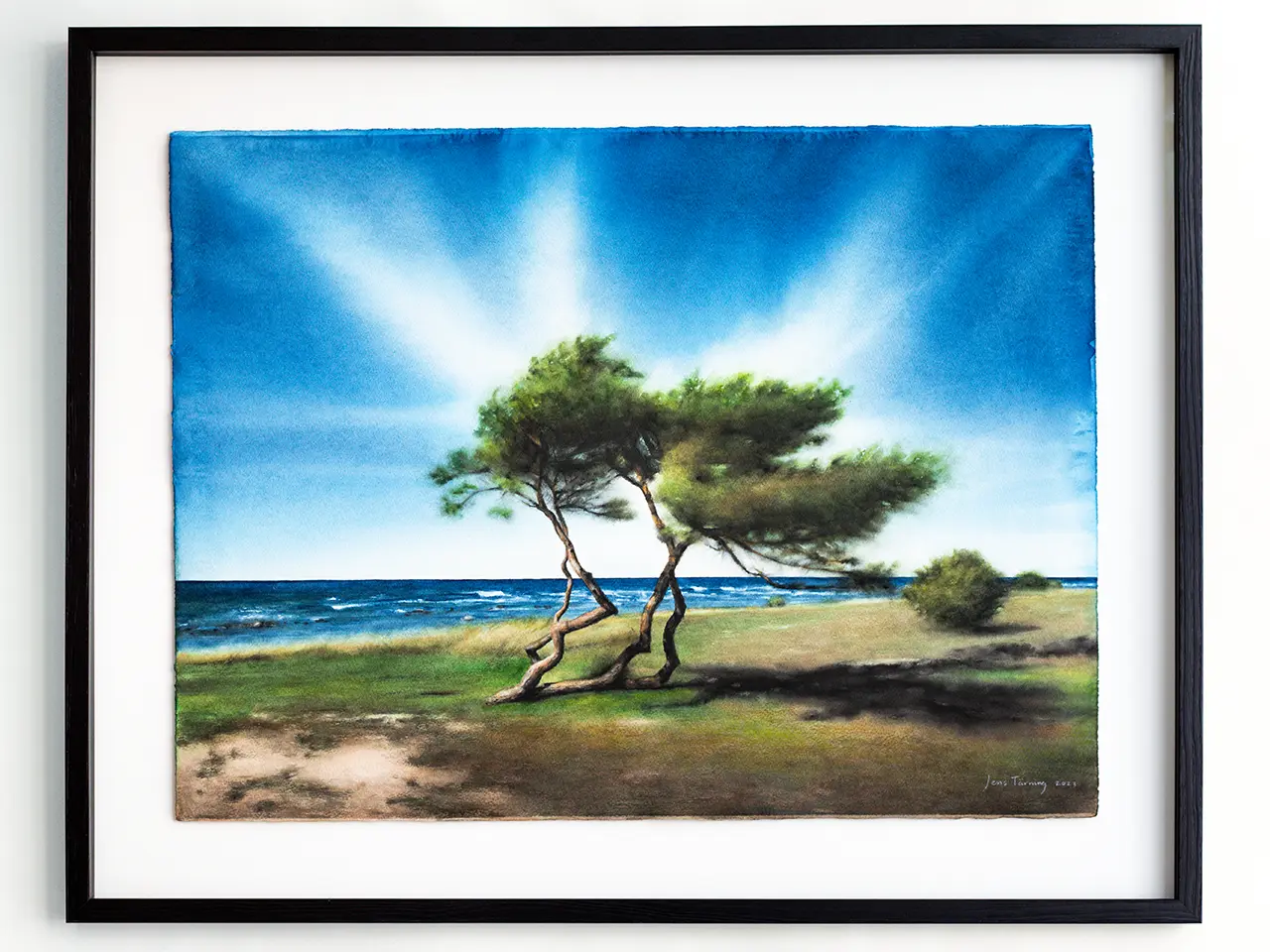 Inramad tavla av ett träd och en strand på Gotland målade i akvarell
